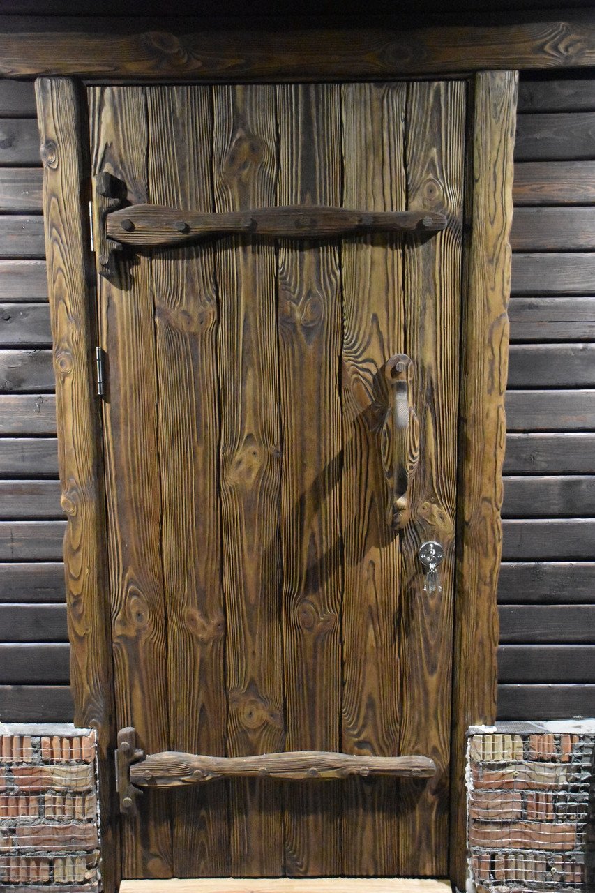 Дверь из брашированного дерева