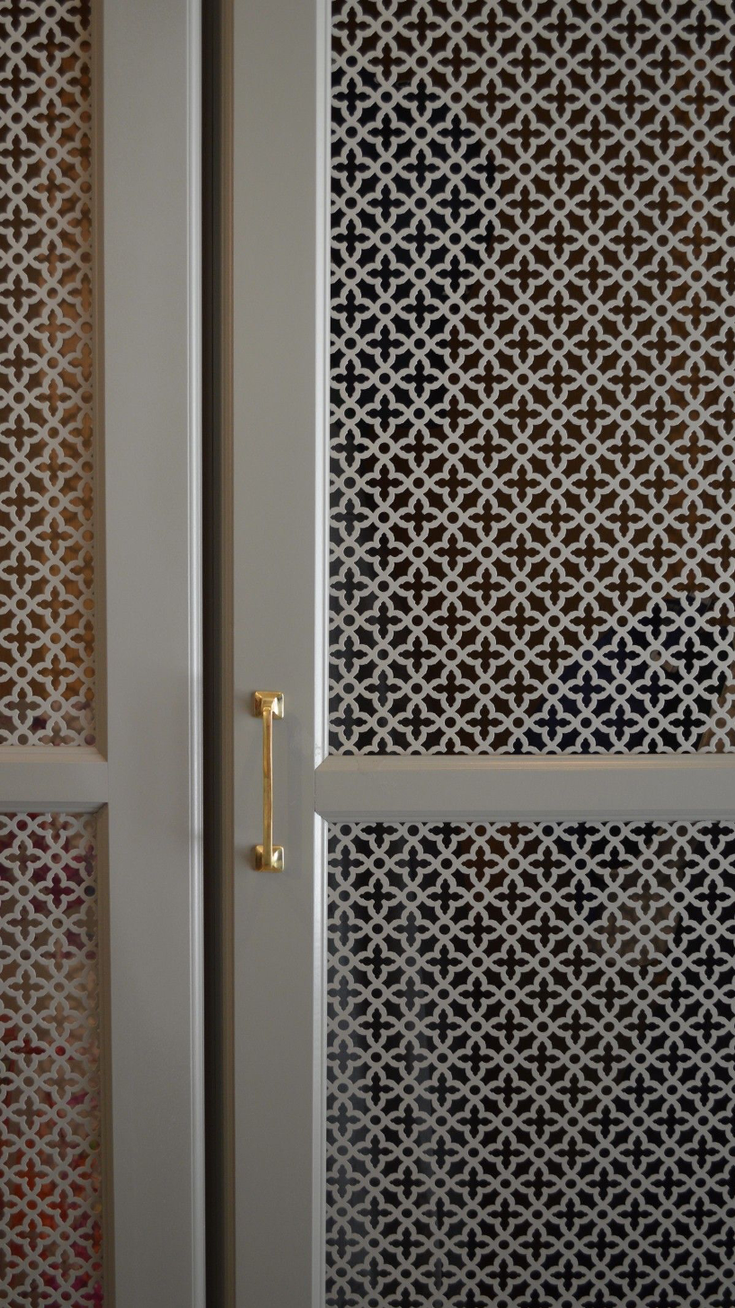 Двери с перфорацией