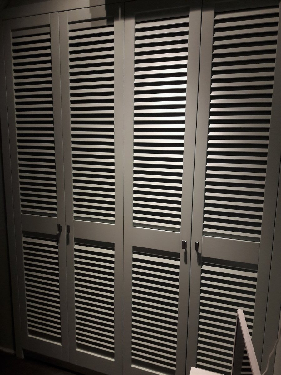 Шкаф с перфорацией