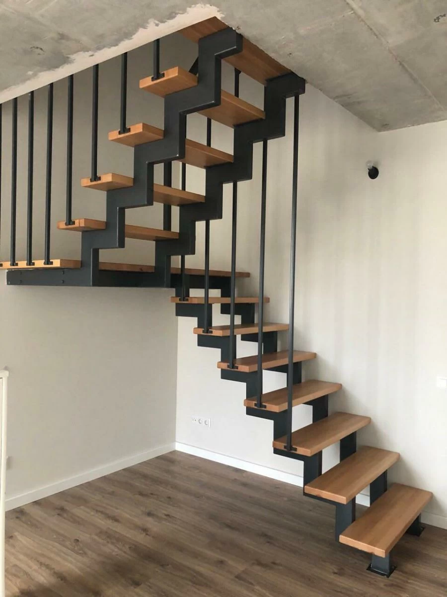 Готовые металлические лестницы на второй этаж