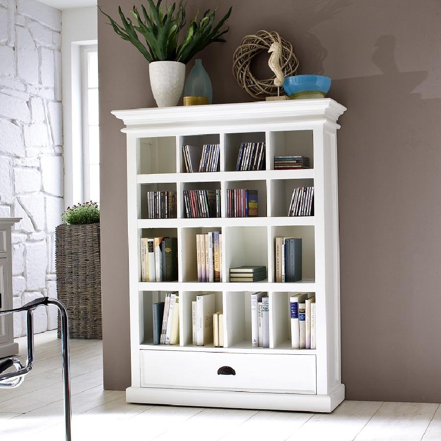 Книжный шкаф