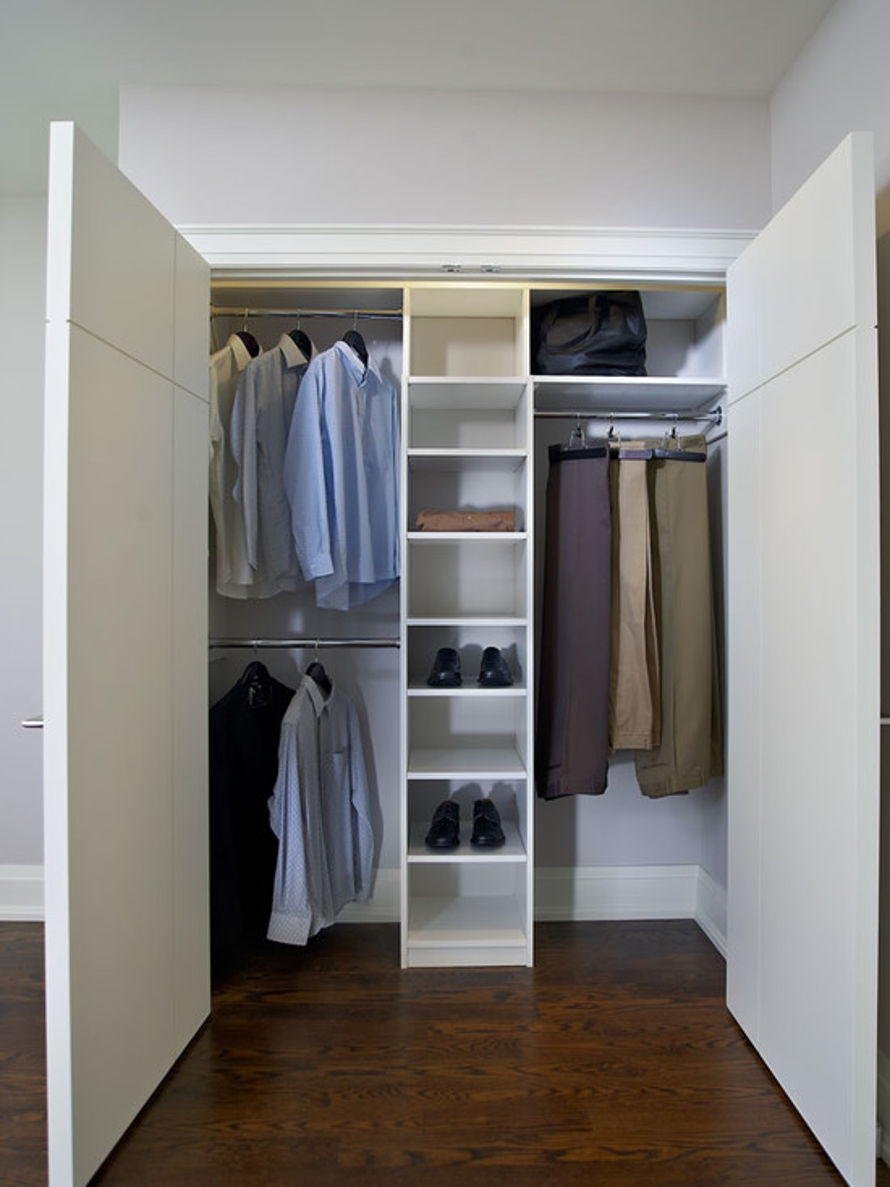 Гардеробная в нише коридора