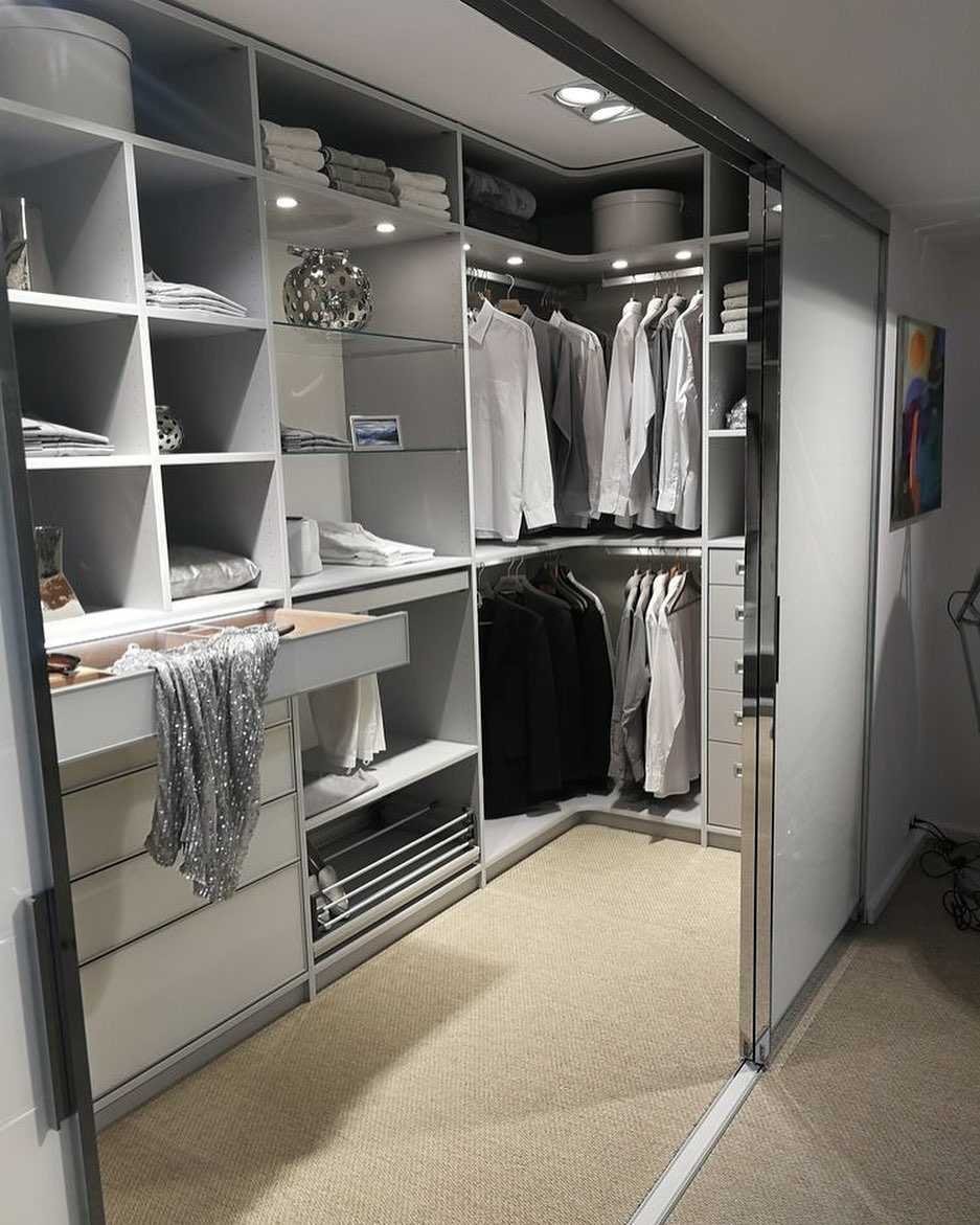 Угловая система хранения для гардеробной