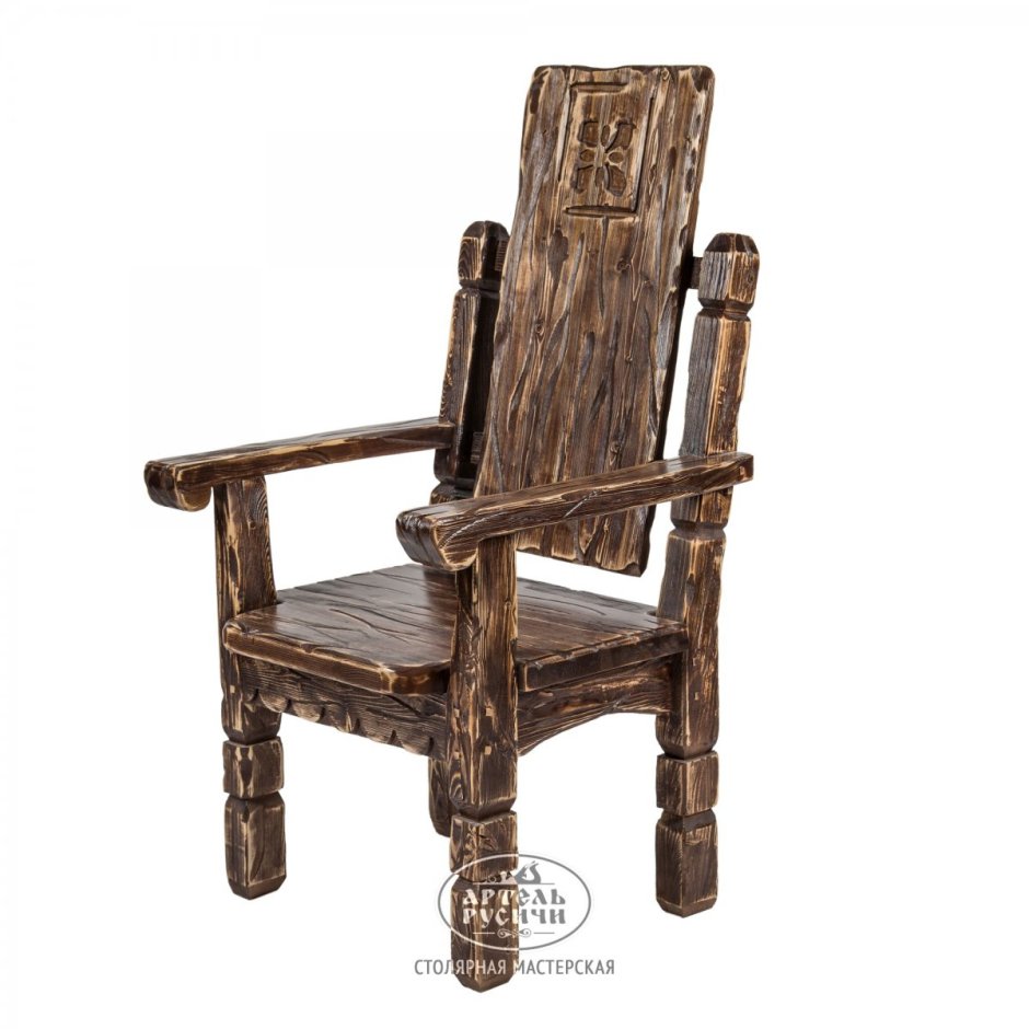 Состаренный стул из дерева