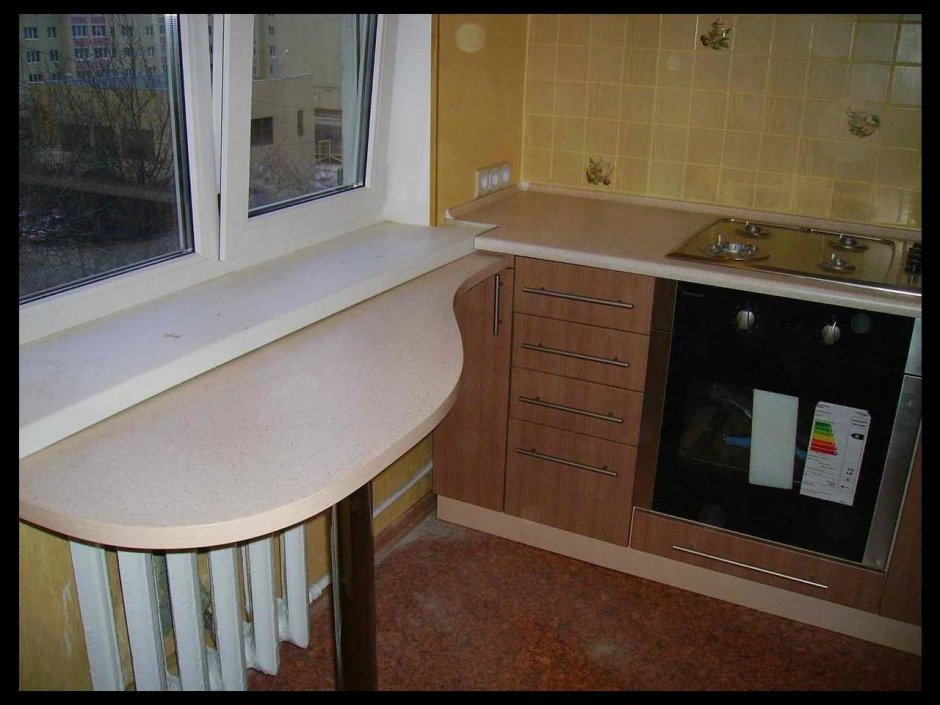 Столик у окна на кухне