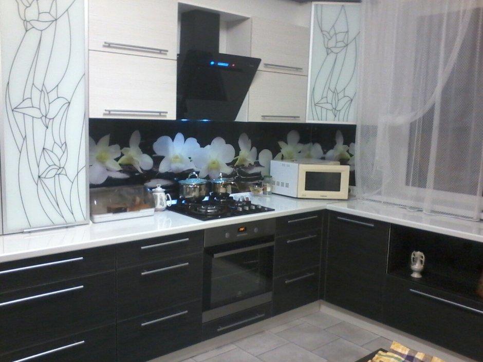 Кухонный гарнитур белый верх коричневый низ