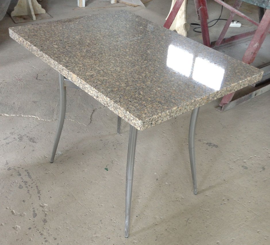 Кухонный стол со столешницей из камня