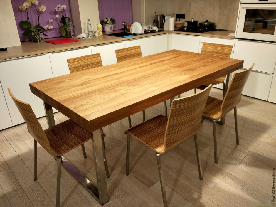 Кухонный стол необычной формы