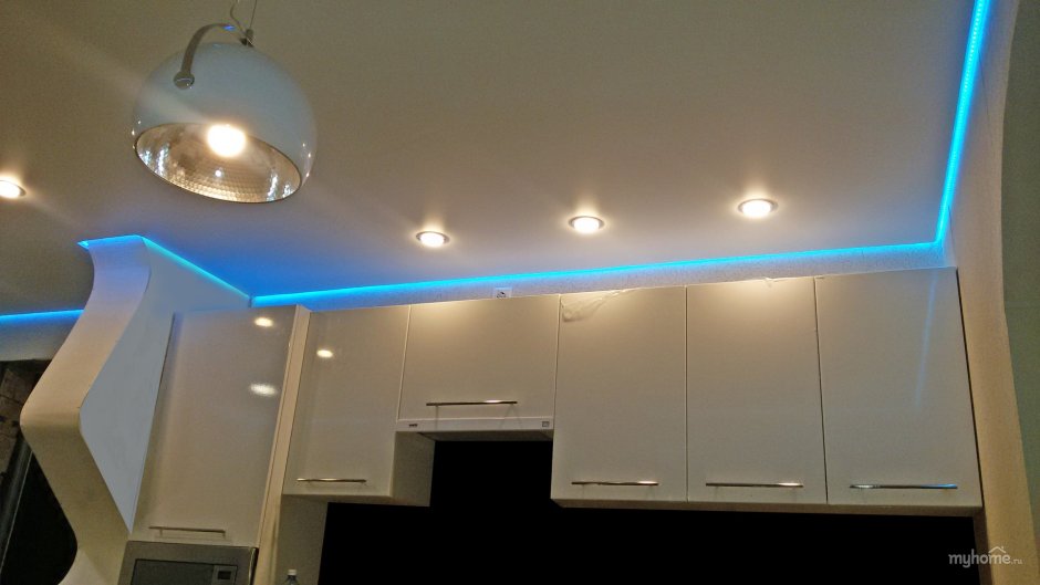 Подсветка потолка на кухне