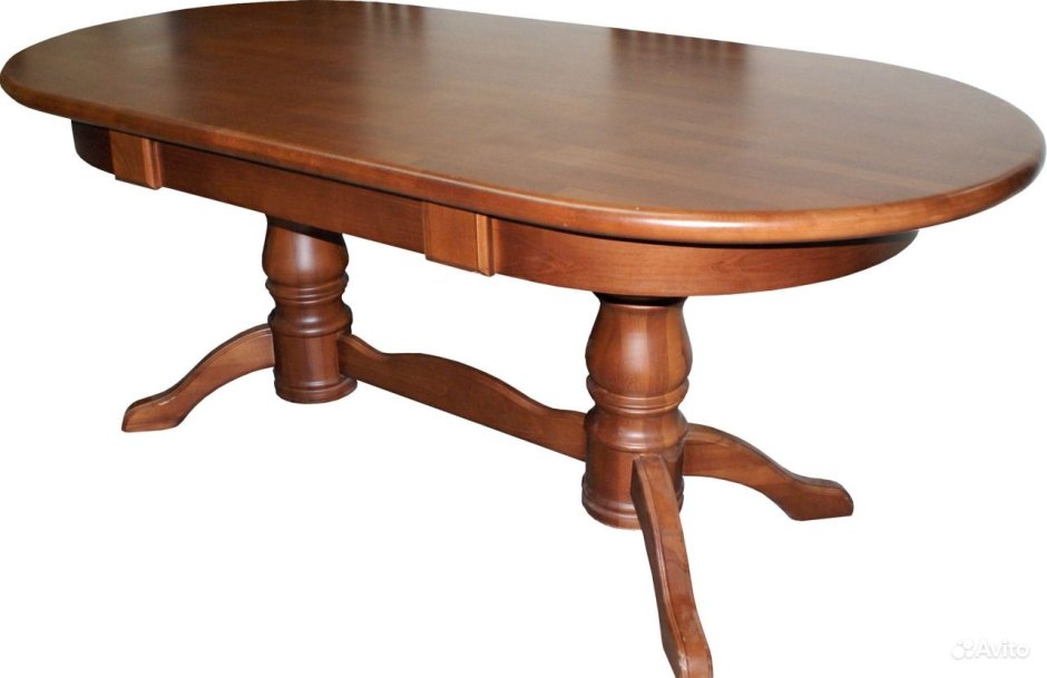 Обеденный стол из натурального дерева