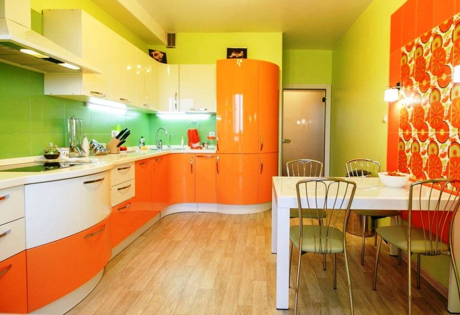 Уютная кухня в оранжевом цвете