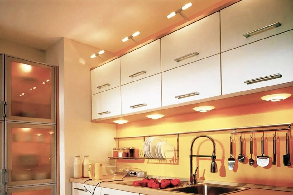 Люстры и светильники для кухни с высоким потолком