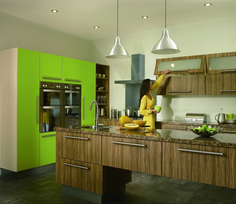 Кухонный гарнитур зеленый с деревом