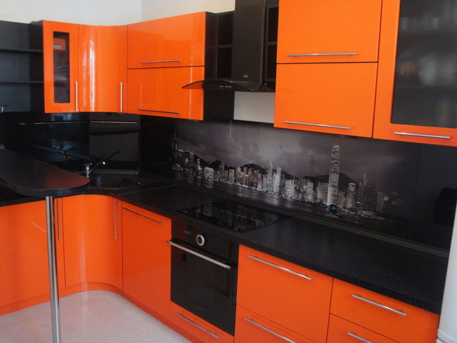 Кухня оранжевая с черным