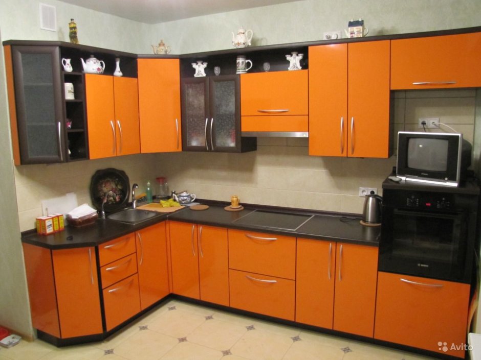 Кухонный гарнитур угловой оранжевый