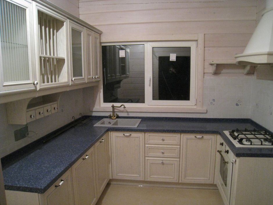 Кухонный гарнитур п образный с окном