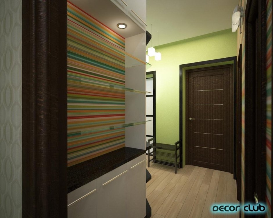 Входная дверь в прихожей