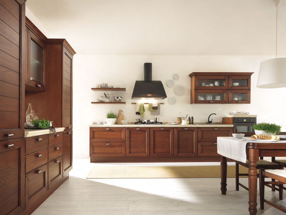 Коричневая деревянная кухня