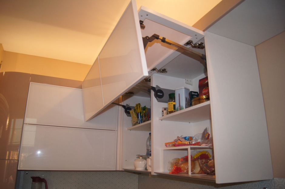 Угловой кухонный шкаф 700х700