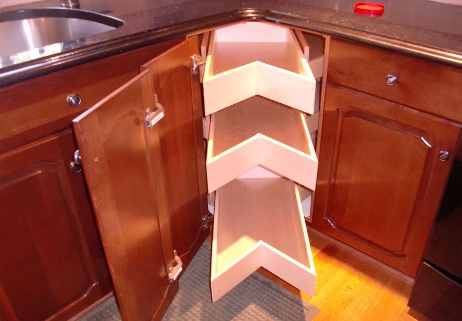 Угловой кухонный шкаф