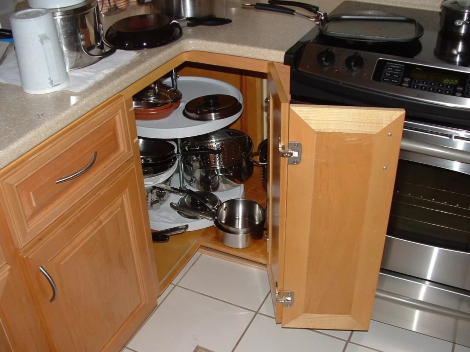 Угловой навесной шкаф для кухни