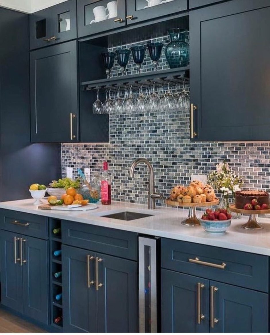 Кухня голубого цвета