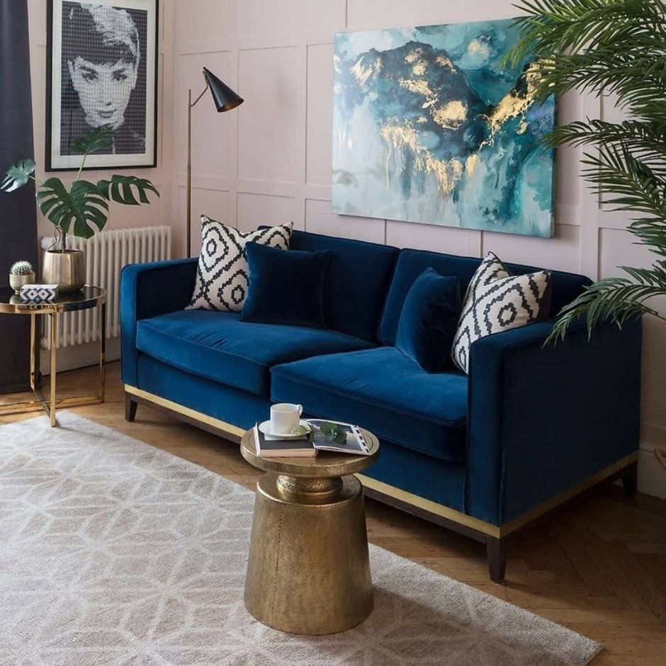 Синий диван в современном интерьере