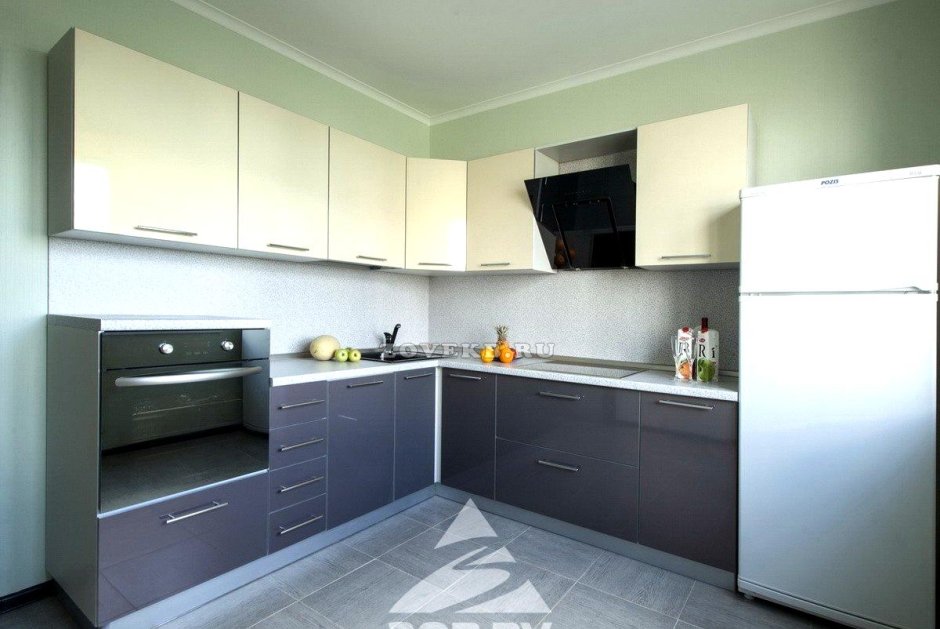 Кухонный гарнитур белый верх серый низ