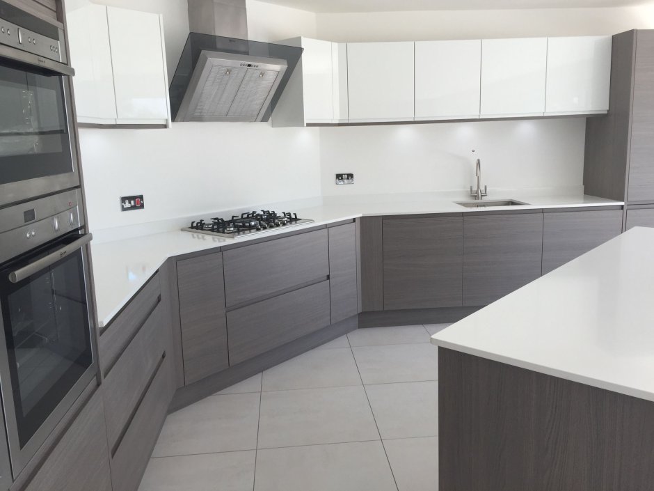 Кухонный гарнитур серый с белым