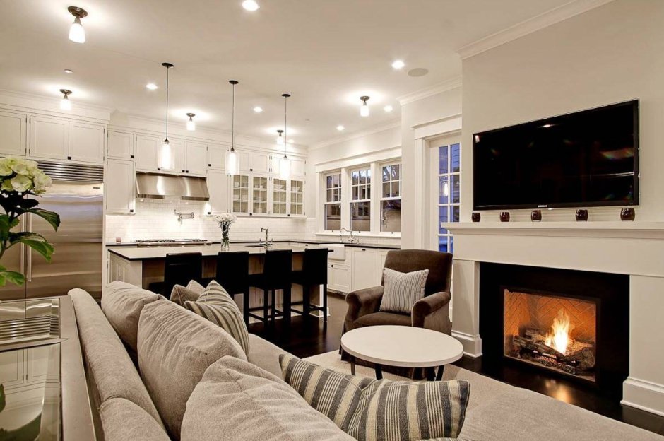 Кухня гостиная с камином