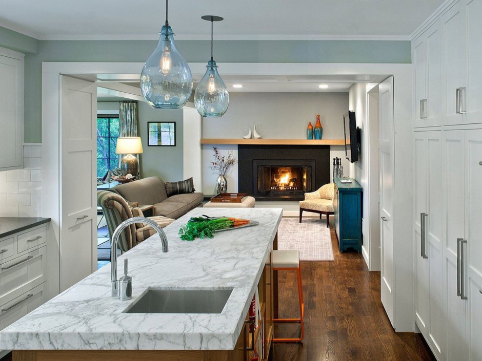 Интерьер кухни-гостиной в частном доме