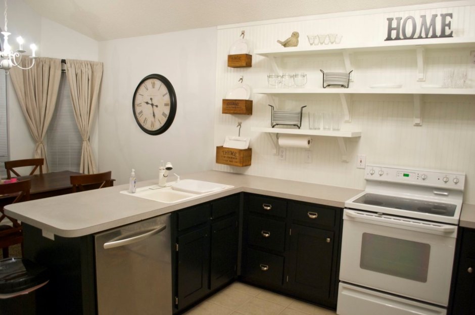 Кухонные гарнитуры без верхних шкафов