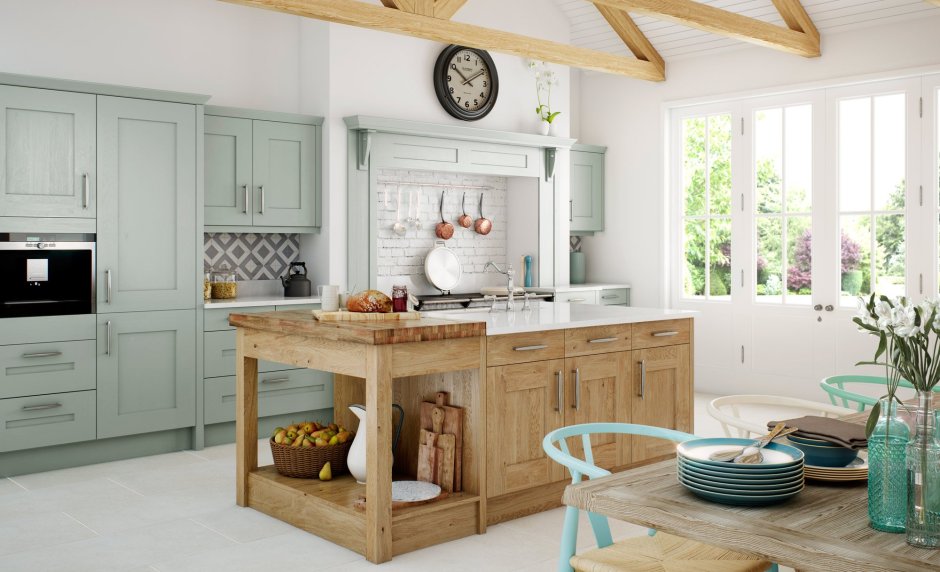 Синяя кухня в деревянном доме