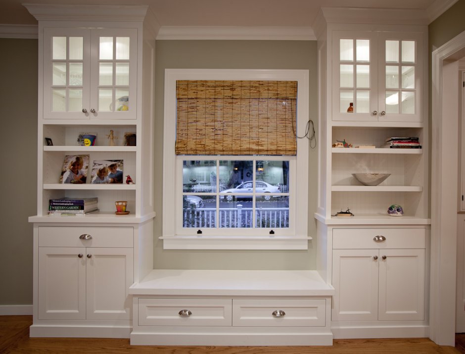 Стенка вокруг окна