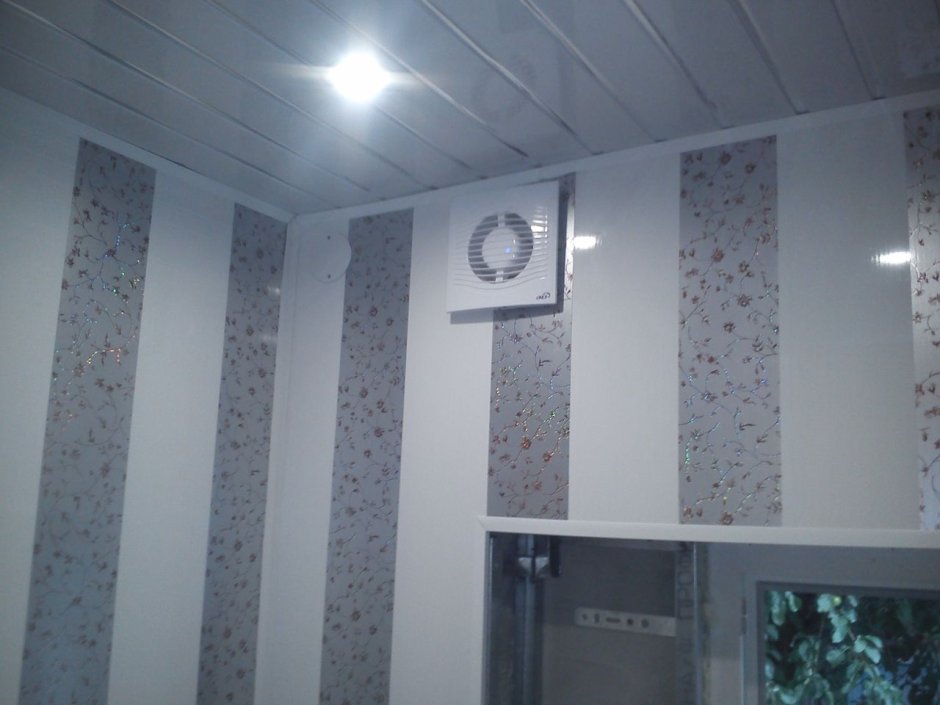 Потолок из МДФ панелей на кухне