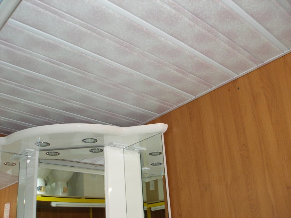Алюминиевые потолки на кухне