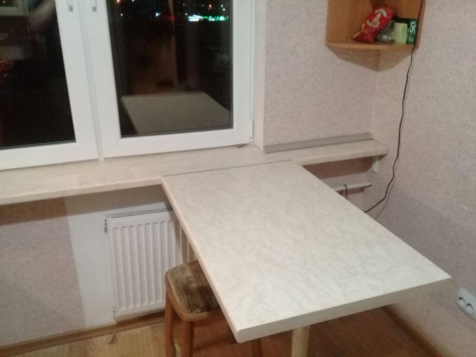 Кухонный стол из подоконника