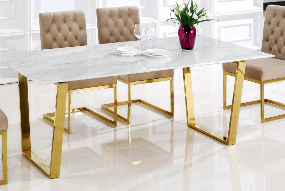 Кухонный стол с золотыми ножками