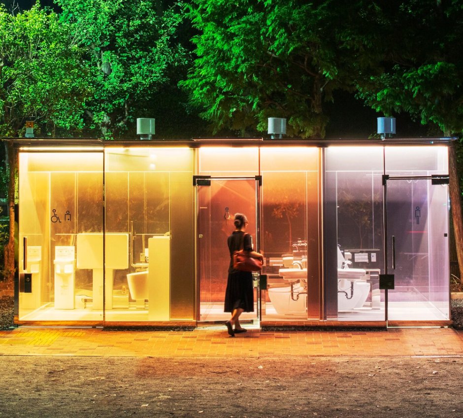 Прозрачный туалет в Токио