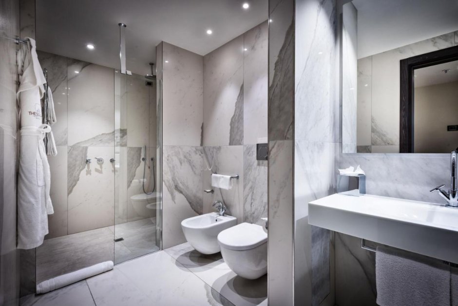Туалетная комната в белом мраморе