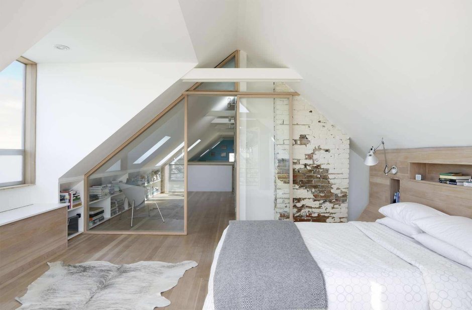 Планировка мансарды с двускатной крышей