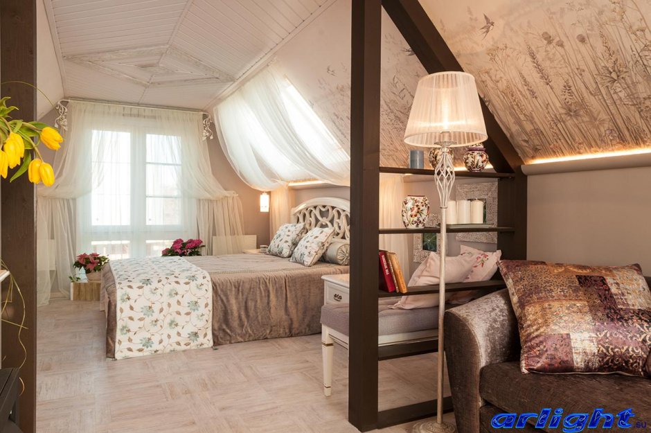 Мансарда со стеклянной стеной