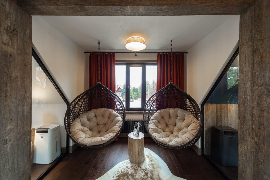 Перегородка полки на мансарде