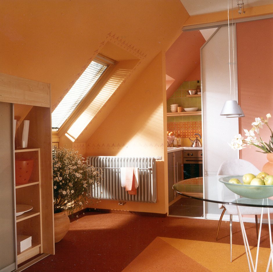 Комната с стеклянной мансардой