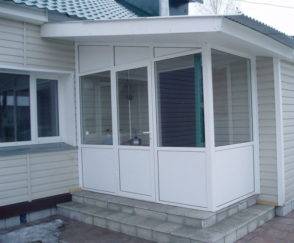 Веранда остекленная к дому