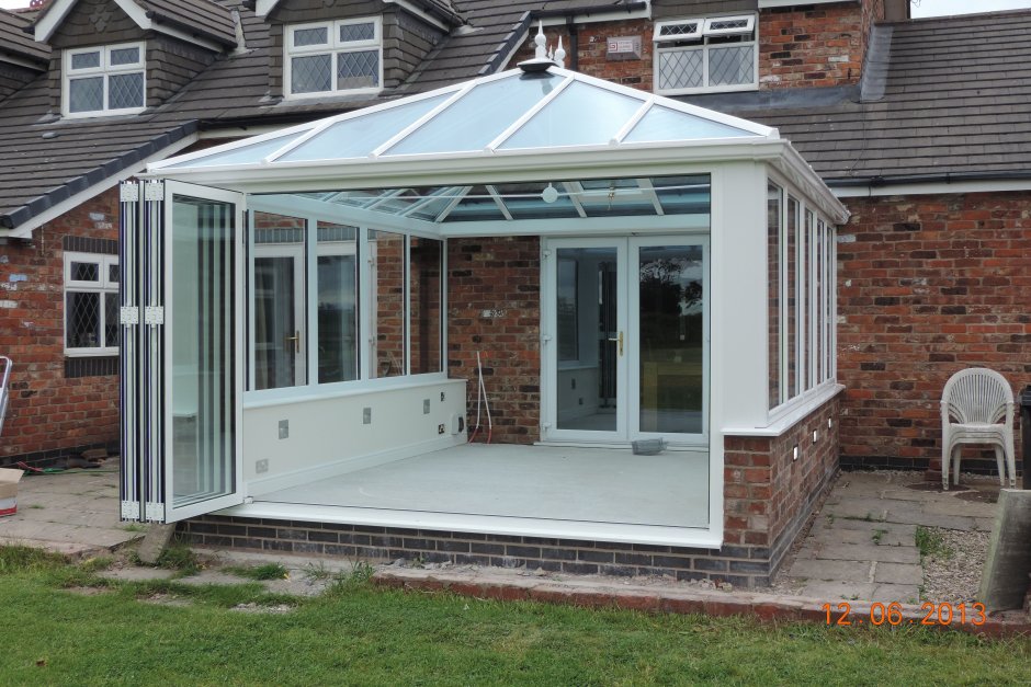 Веранда с пластиковой дверью