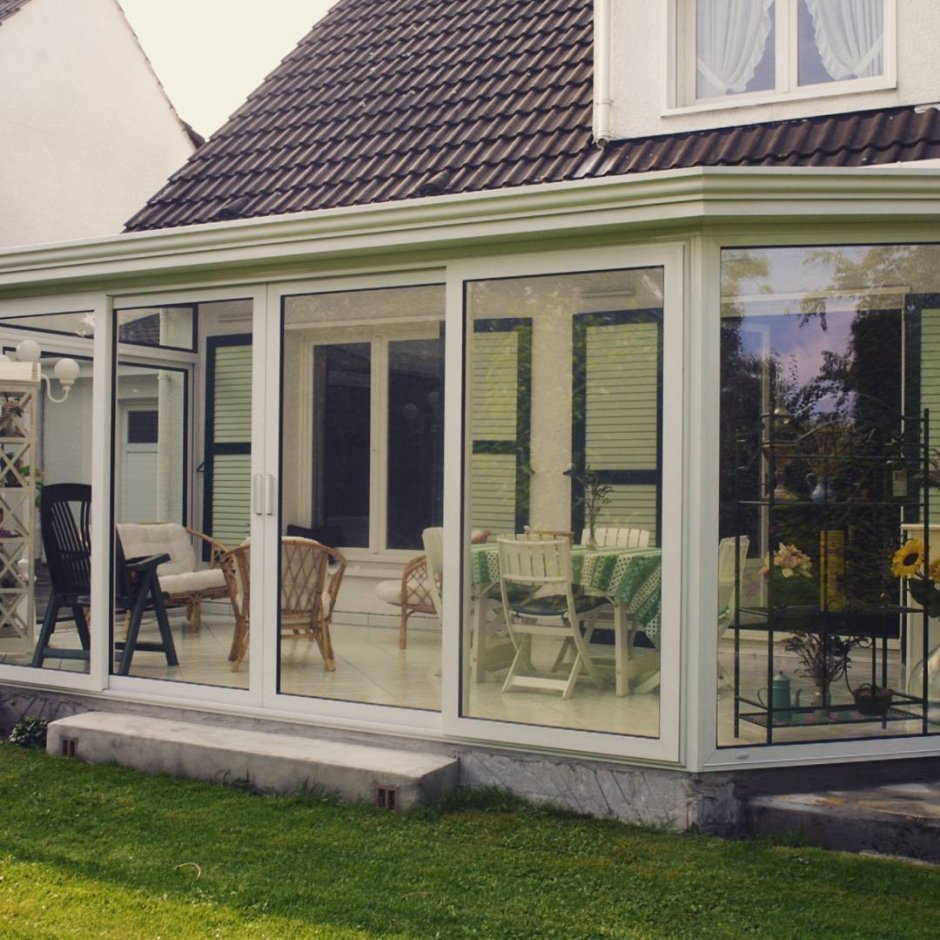 Застекленная угловая веранда