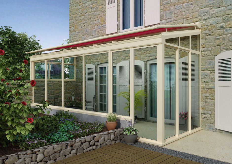 Веранда к дому с окнами из поликарбоната