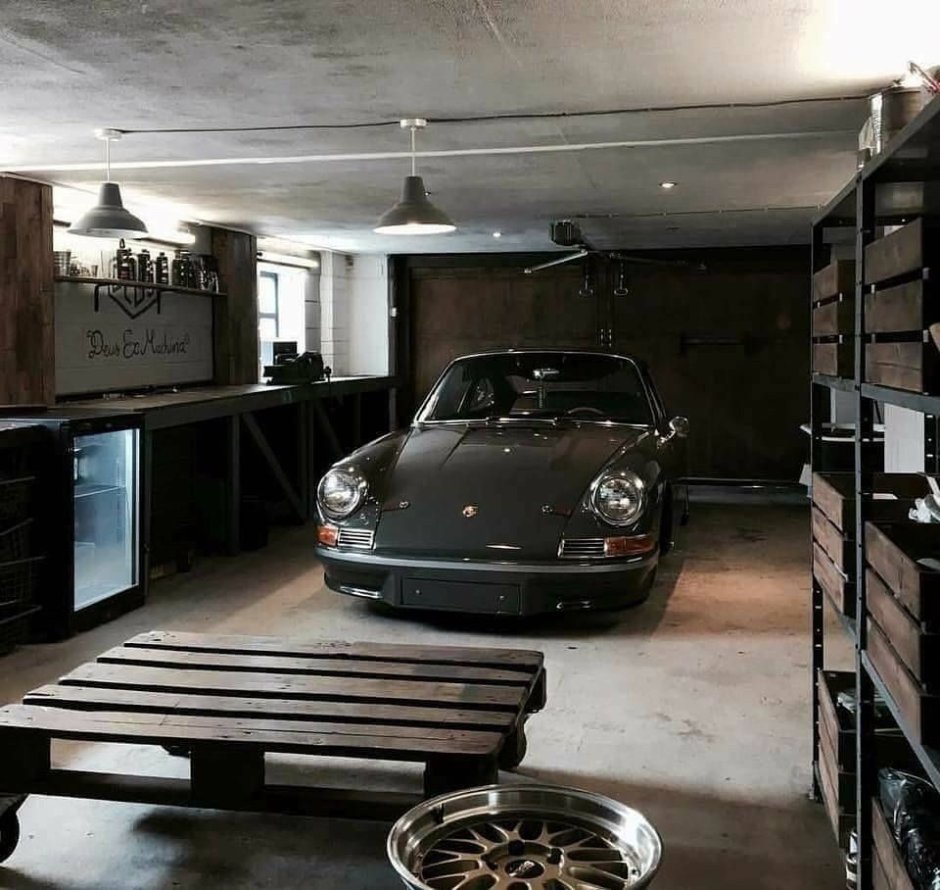 Красивый интерьер гаража