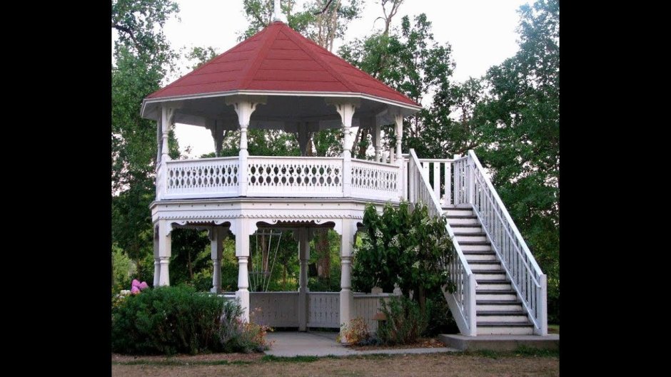 Двухэтажная беседка для дачи